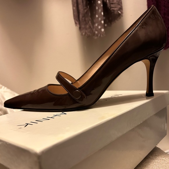 Manolo Blahnik Brown Patent Mary Jane Heels - size 39.5 - Picture 2 of 5